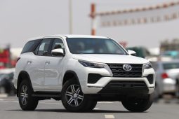 
										2024 FORTUNER 4 CYL ATTITUDE WHITE CHAMOIS full									