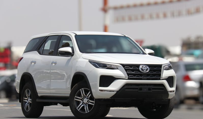 
								2024 FORTUNER 4 CYL ATTITUDE WHITE CHAMOIS full									