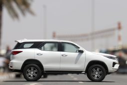 
										2024 FORTUNER 4 CYL ATTITUDE WHITE CHAMOIS full									
