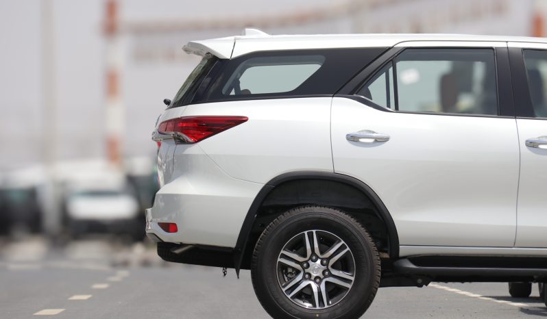
								2024 FORTUNER 4 CYL ATTITUDE WHITE CHAMOIS full									