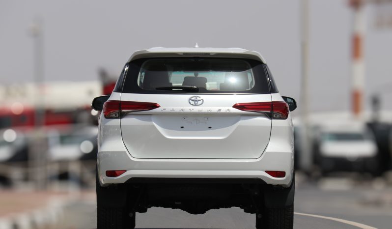 
								2024 FORTUNER 4 CYL ATTITUDE WHITE CHAMOIS full									