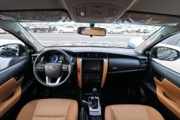 
										2024 FORTUNER 4 CYL ATTITUDE WHITE CHAMOIS full									
