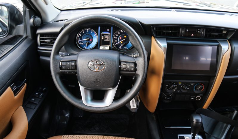 
								2024 FORTUNER 4 CYL ATTITUDE WHITE CHAMOIS full									