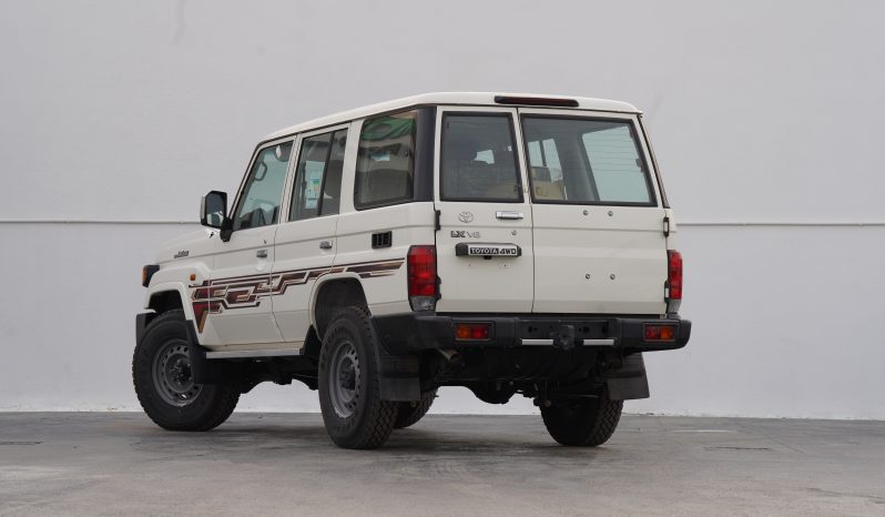 
								2024 TOYOTA LAND CRUISER 76 HARDTOP 5DOOR V8 4.5L full									