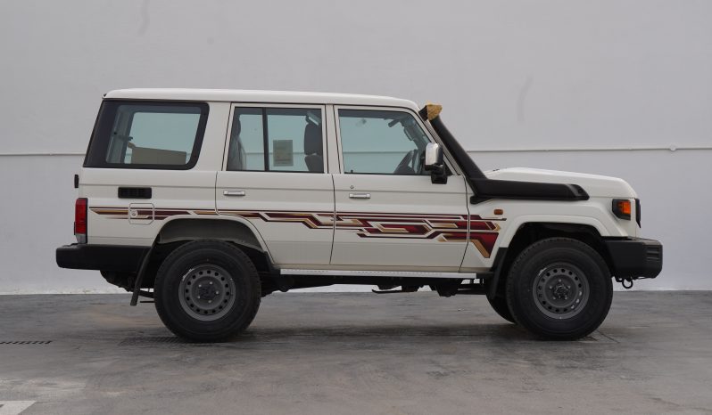 
								2024 TOYOTA LAND CRUISER 76 HARDTOP 5DOOR V8 4.5L full									