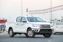 
										2025 TOYOTA HILUX SFX LN full									