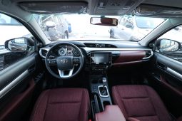 
										2025 TOYOTA HILUX SFX LN full									